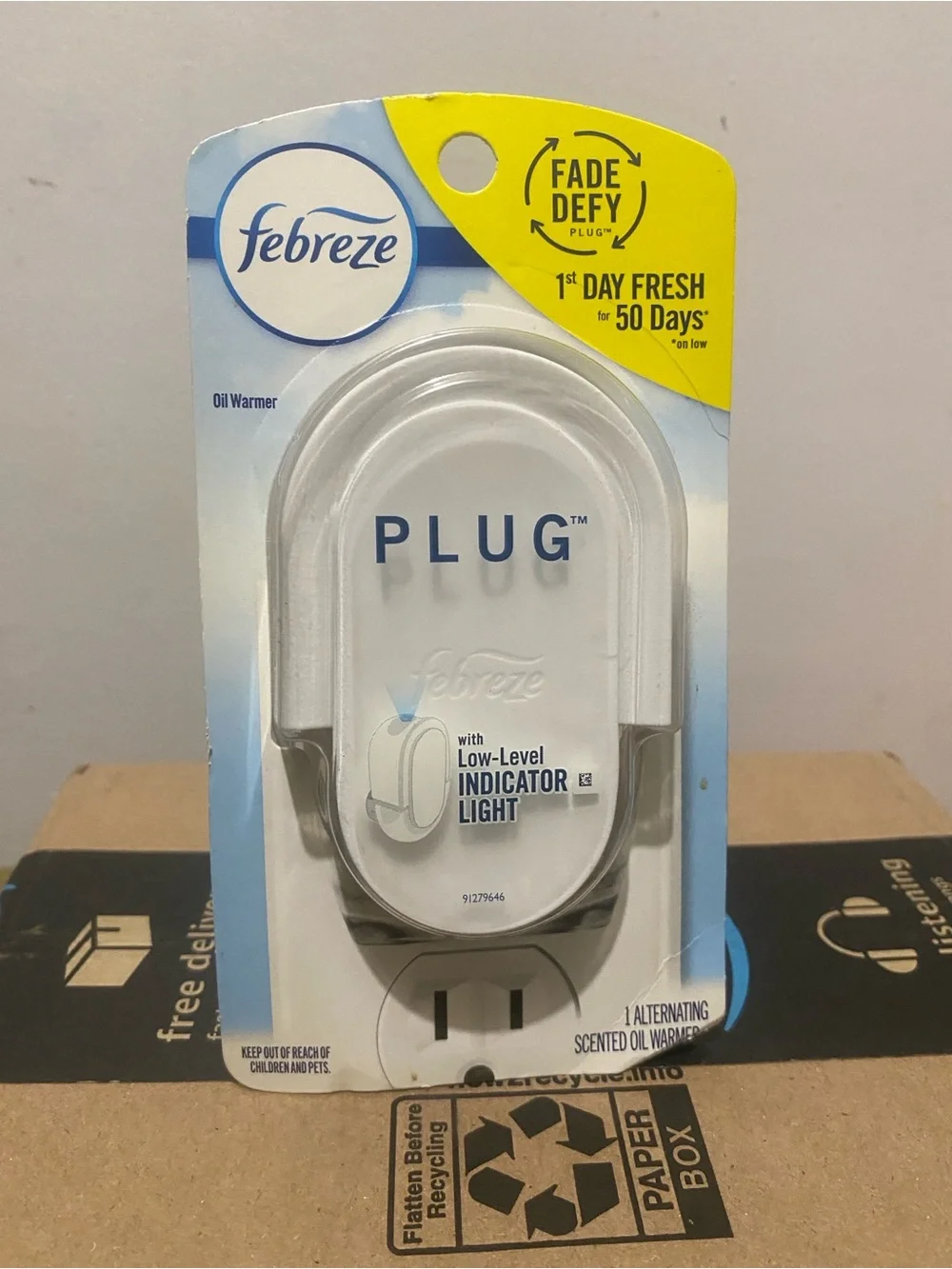 Febreze White Plug Oil Warmer with Indicator Light